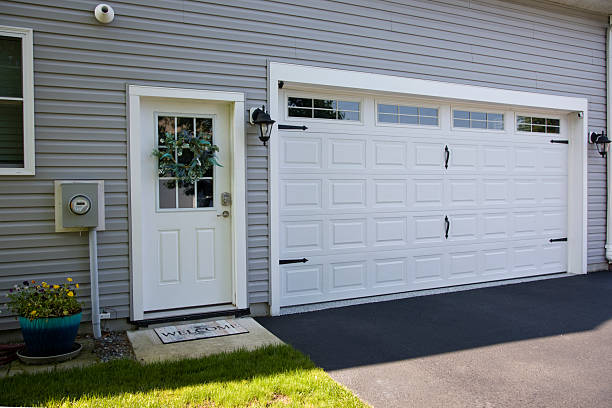 24/7 Emergency Garage Door Panel Replacement experts in Union Park, FL